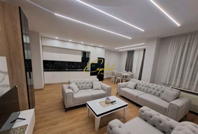 Tirane, jepet me qera apartament 2+1 Kati 3, 95 m² 650 € (KODRA E DIELLIT)