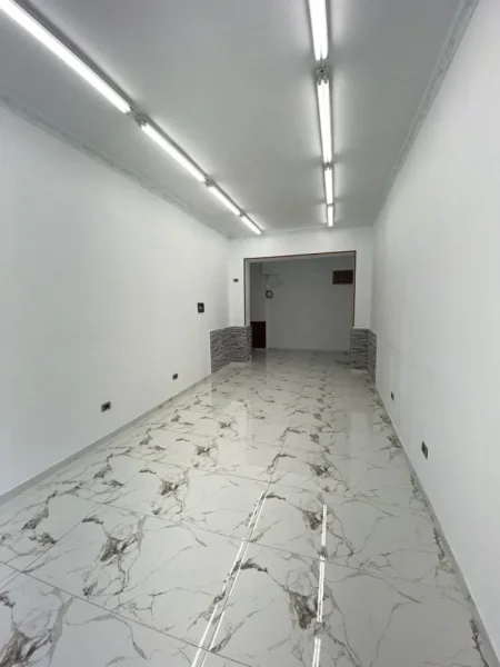 Durres, jepet me qera dyqan Kati 0, 60 m² 1.000 € (Rruga Aleksander Goga)