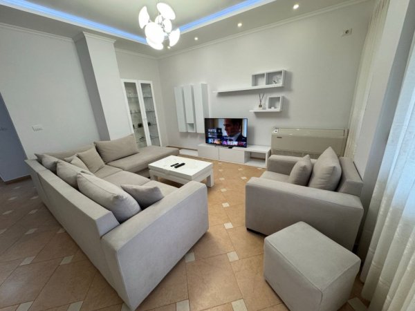 Tirane, jepet me qera 2+1 Kati 4, 156 m² 1.000 € (Selvia)