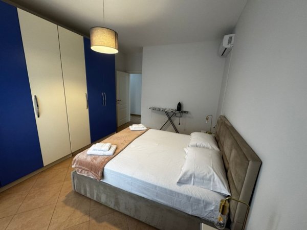 Tirane, jepet me qera 2+1 Kati 4, 156 m² 1.000 € (Selvia)