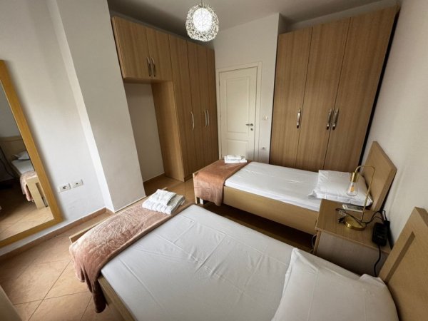 Tirane, jepet me qera 2+1 Kati 4, 156 m² 1.000 € (Selvia)