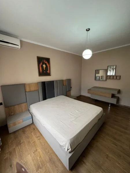 Tirane, jepet me qera apartament 2+1 Kati 4, 94 m² 500 € (LION LIGORI) UNA47934