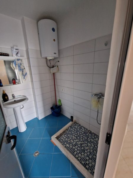 Durres, jepet me qera apartament 3+1+Aneks+Ballkon Kati 7, 100 m² 400 € (Stacioni i Trenit)