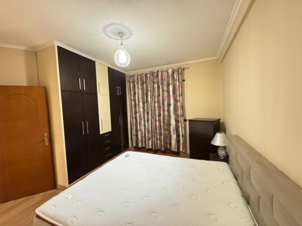 Tirane, jepet me qera shtepi 3+1 Kati 3, 114 m² 550 € (UNAZA RE ,ASTIR)	UNA47953
