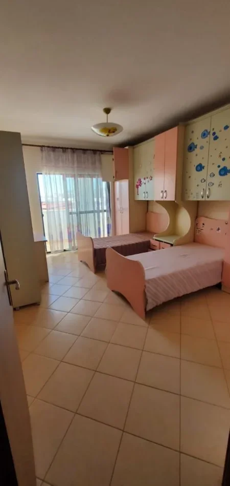Tirane, jepet me qera apartament 2+1 , 110 m² 450 € (Rruga Mikel Maruli)