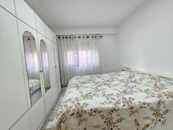 Shqiperi, shitet apartament 3+1+Ballkon Kati 4, 119 m² 180.000 € (Rruga Jordan Misja, Stacioni i trenit, Tiranë.)