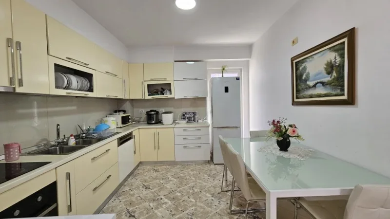 Shqiperi, shitet apartament 3+1+Ballkon Kati 4, 119 m² 180.000 € (Rruga Jordan Misja, Stacioni i trenit, Tiranë.)