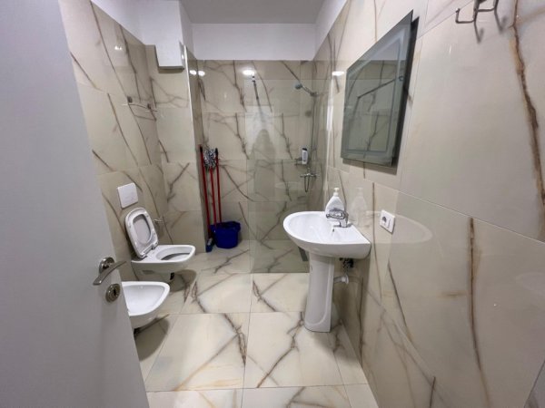 Tirane, jepet me qera apartament 1+1 Kati 7, 70 m² 500 € (UNAZA RE) UNA33110
