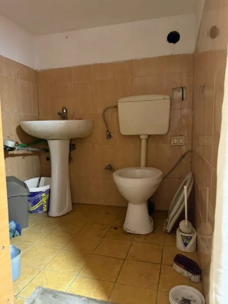 Durres, shitet ambjent biznesi , 33 m² 32.000 € (UKD)