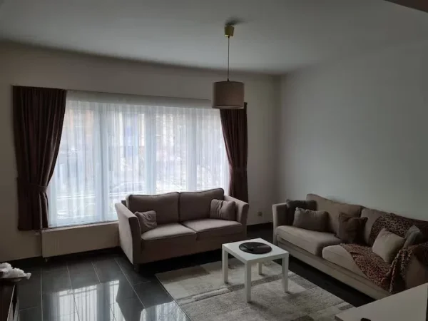 Tirane, jepet me qera apartament 2+1 Kati 7, 129 m² 450 € (casa italia)
