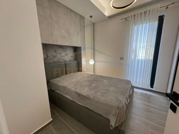 Tirane, jepet me qera apartament 2+1+Aneks+Ballkon Kati 5, 125 m² 1.500 € (Rruga Riza Cerova)