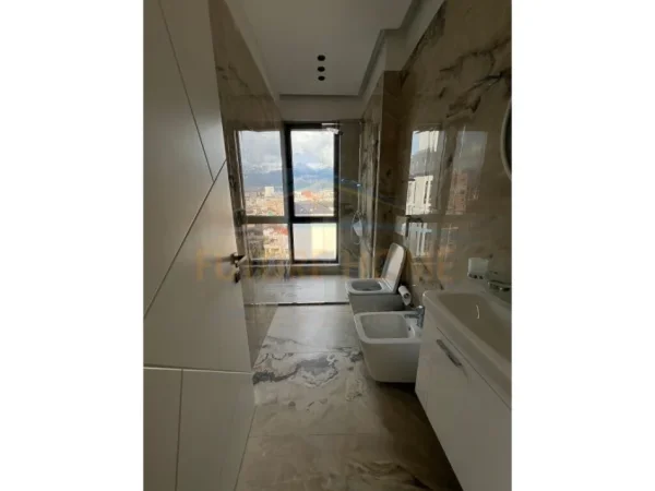 Tirane, jepet me qera apartament 2+1+Aneks+Ballkon Kati 5, 125 m² 1.500 € (Rruga Riza Cerova)