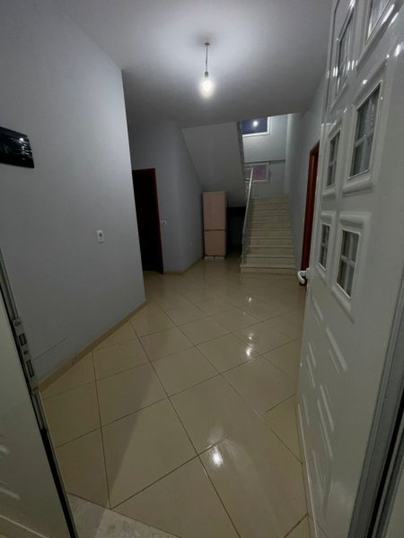 Tirane, jepet me qera apartament 2 Katshe Kati 1, 358 m² 2.500 € (Lunder)