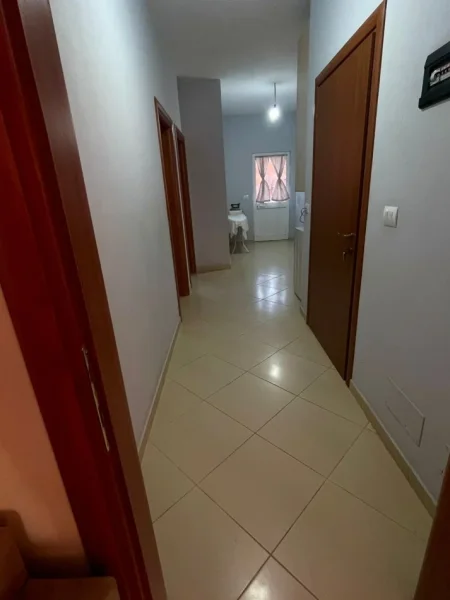 Tirane, jepet me qera apartament 2 Katshe Kati 1, 358 m² 2.500 € (Lunder)