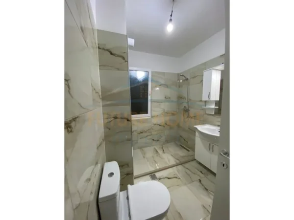 Tirane, jepet me qera apartament 1+1+Ballkon Kati 1, 85 m² 400 € (Sauk)