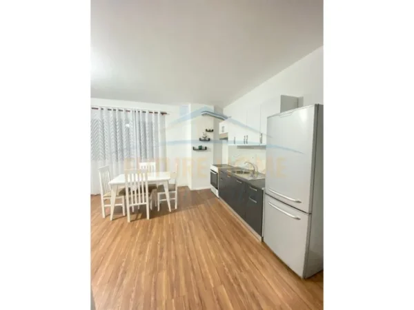 Tirane, jepet me qera apartament 1+1+Ballkon Kati 1, 85 m² 400 € (Sauk)