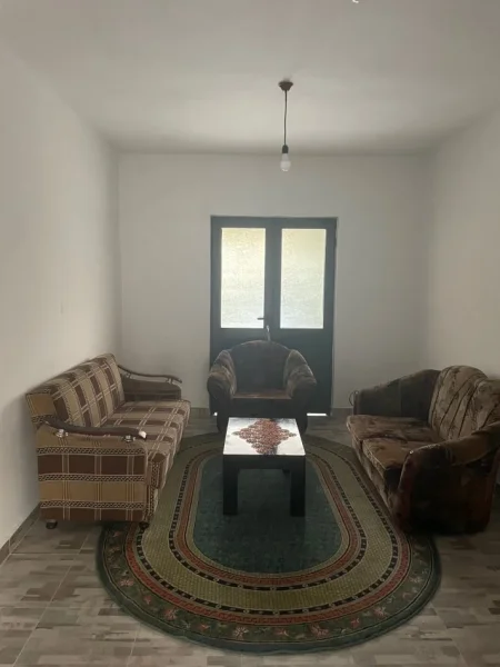 Tirane, jepet me qera apartament 1+1 Kati 1, 65 m² 300 € (Don Bosco)