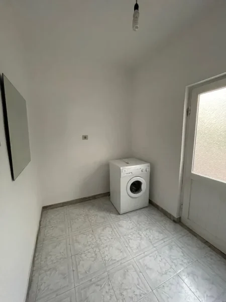 Tirane, jepet me qera apartament 1+1 Kati 1, 65 m² 300 € (Don Bosco)