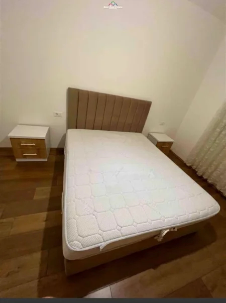 Tirane, jepet me qera apartament 1+1+Ballkon Kati 3, 64 m² 450 € (astir)
