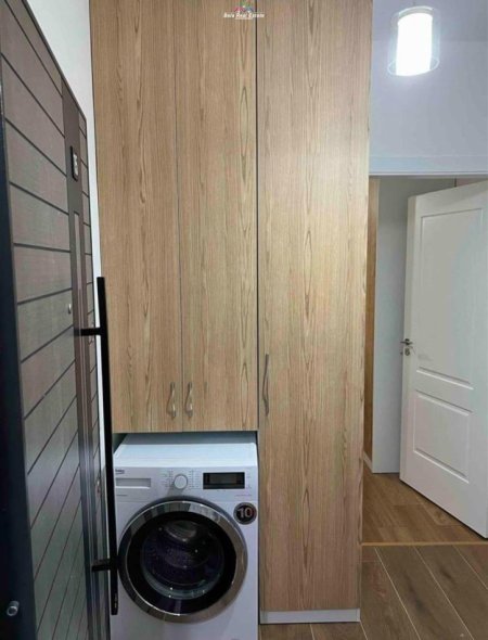 Tirane, jepet me qera apartament 1+1+Ballkon Kati 3, 64 m² 450 € (astir)
