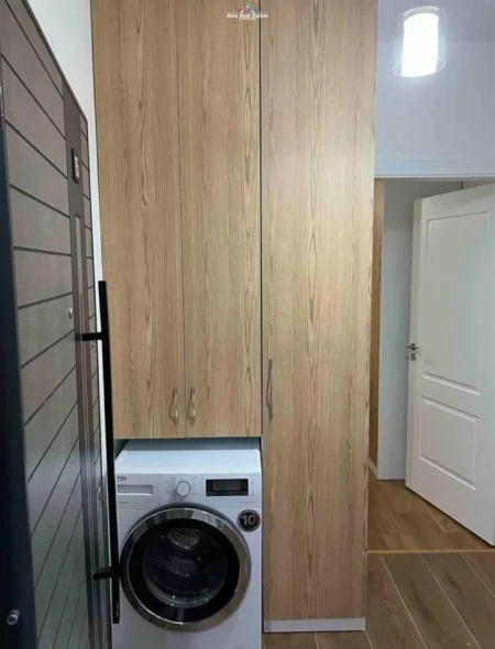 Tirane, jepet me qera apartament 1+1+Ballkon Kati 3, 64 m² 450 € (astir)