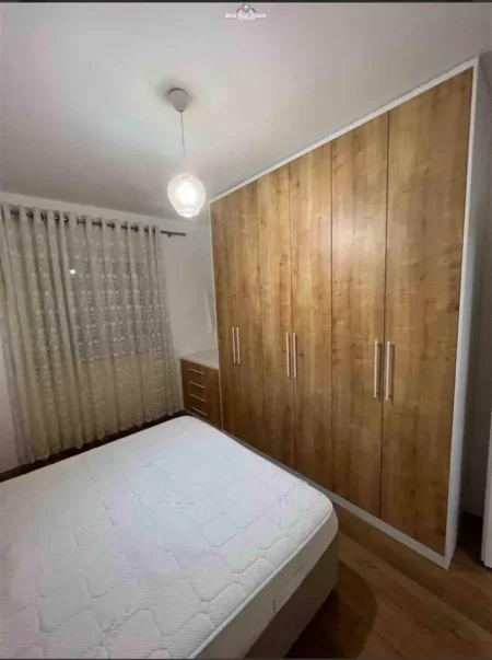 Tirane, jepet me qera apartament 1+1+Ballkon Kati 3, 64 m² 450 € (astir)