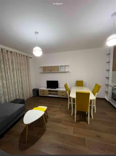 Tirane, jepet me qera apartament 1+1+Ballkon Kati 3, 64 m² 450 € (astir)