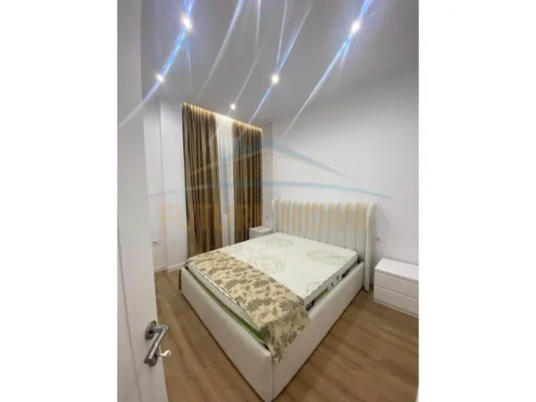 Tirane, jepet me qera apartament 1+1 Kati 7, 62 m² 500 € (UNAZA RE) UNA31282