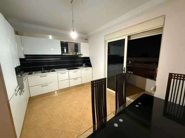 Tirane, shitet apartament 2+1 Kati 8, 115 m² 130.000 € (Bulevardi Migjeni)