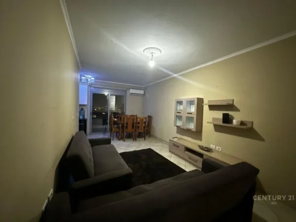 Apartament me qera, Kati 7, 82 m²    450 euro/muaj  (Spitali Hygea Tirana Albania)