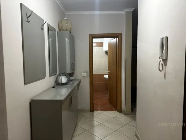 Apartament me qera, Kati 7, 82 m²    450 euro/muaj  (Spitali Hygea Tirana Albania)