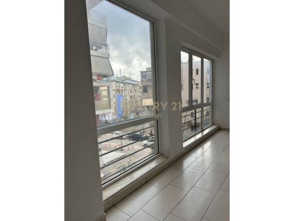 Tirane, shitet apartament Kati 3, 62 m² 125.000 € (21-Dhjetori Tirana Albania)