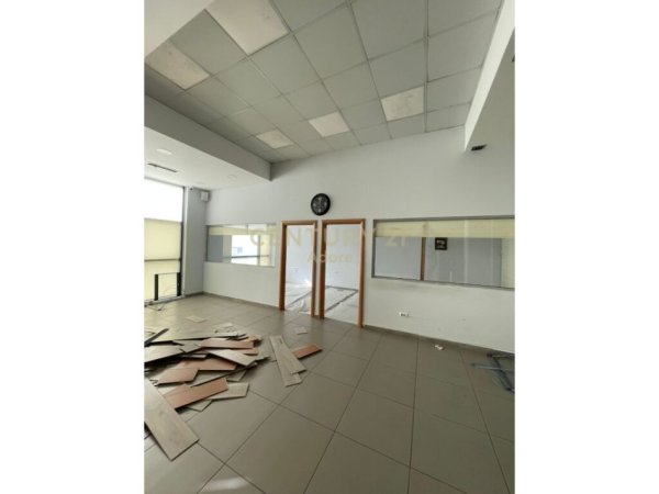 Tirane, shitet ambjent biznesi Kati 1, 140 m² 328.000 € (Qendra Kristal ADORE106188)