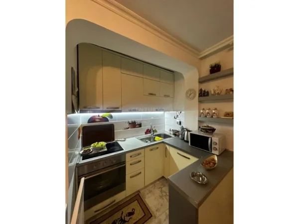 Tirane, shitet apartament Kati 3, 50 m² 98.000 € (Zona e Brylit, Rr: Arkitekt Kasemi Tiranë)