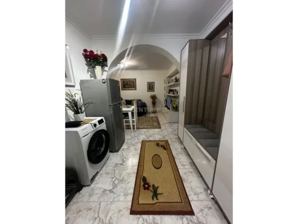 Tirane, shitet apartament Kati 3, 50 m² 98.000 € (Zona e Brylit, Rr: Arkitekt Kasemi Tiranë)