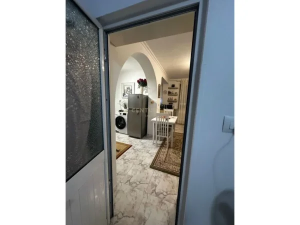 Tirane, shitet apartament Kati 3, 50 m² 98.000 € (Zona e Brylit, Rr: Arkitekt Kasemi Tiranë)