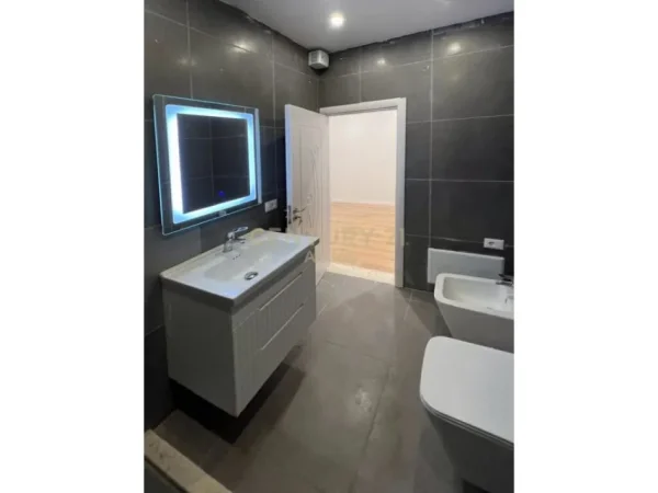 Tirane, shitet apartament Kati 3, 77 m² 149.000 € (Tek Brryli)