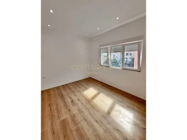 Tirane, shitet apartament Kati 3, 77 m² 149.000 € (Tek Brryli)
