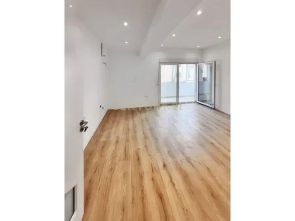 Tirane, shitet apartament Kati 3, 77 m² 149.000 € (Tek Brryli)