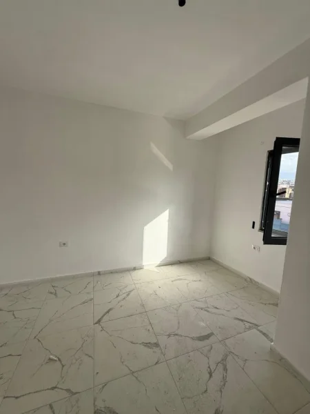 Tirane, shitet 2+1 , 107 m² 165.000 € (astir)