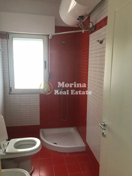 Tirane, jepet me qera apartament 3+1+Ballkon Kati 3, 140 m² 650 € (Liqeni i Thate)