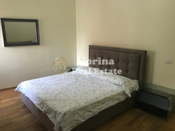 Tirane, jepet me qera apartament 3+1+Ballkon Kati 3, 140 m² 650 € (Liqeni i Thate)