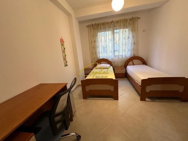 Tirane, jepet me qera apartament 2+1 Kati 3, 80 m² 550 € (2+1)