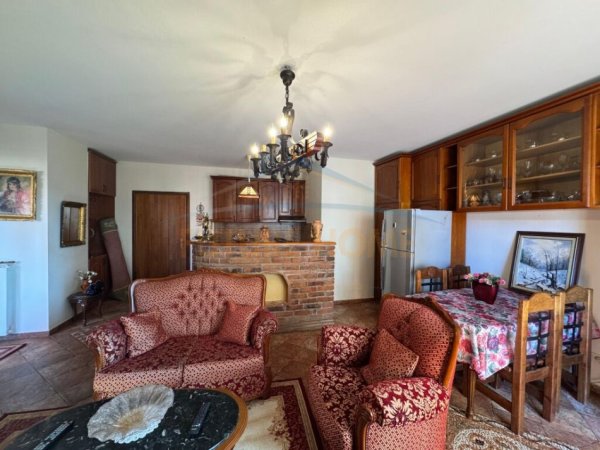 Tirane, jepet me qera apartament 2+1 Kati 5, 92 m² 700 € 