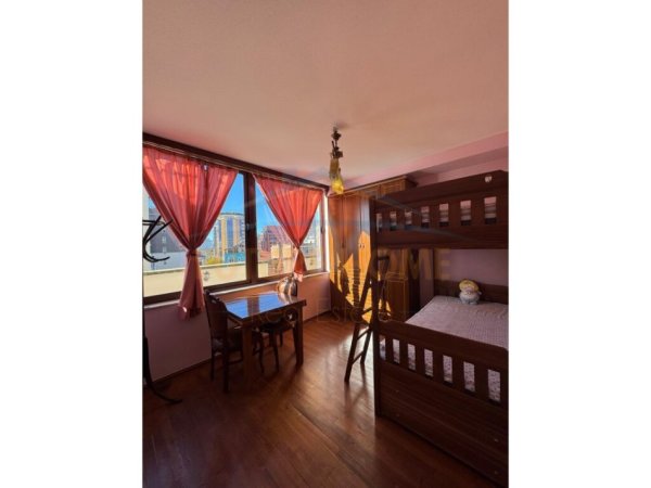 Tirane, jepet me qera apartament 2+1 Kati 5, 92 m² 700 € 