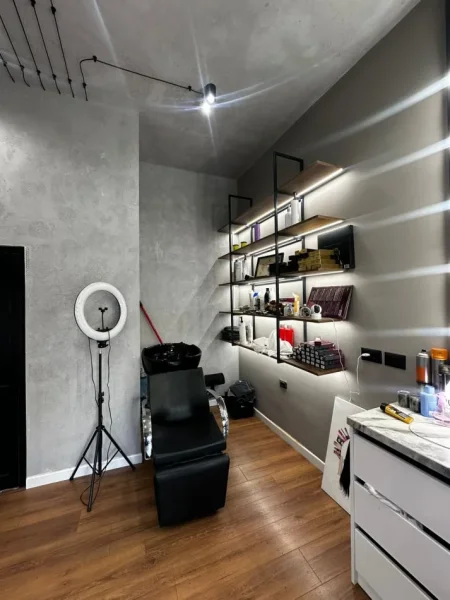 Tirane, jepet me qera ambjent biznesi Kati 0, 50 m² 350 € (bulevardi bajram curri)