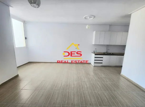Vlore, jepet me qera apartament 2+1+Ballkon Kati 9, 90 m² 250 € (Rruga Gjergj Kastrioti)