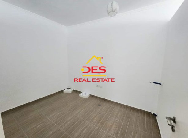 Vlore, jepet me qera apartament 2+1+Ballkon Kati 9, 90 m² 250 € (Rruga Gjergj Kastrioti)
