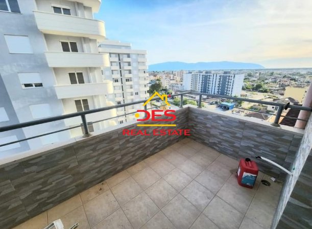 Vlore, jepet me qera apartament 2+1+Ballkon Kati 9, 90 m² 250 € (Rruga Gjergj Kastrioti)