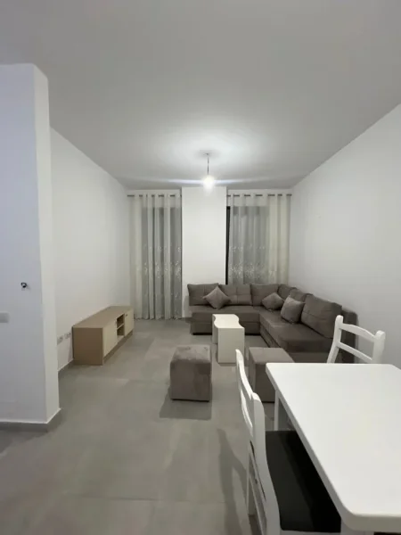 Tirane, jepet me qera apartament 1+1 Kati 4, 65 m² 500 € (kompleksi asl)
